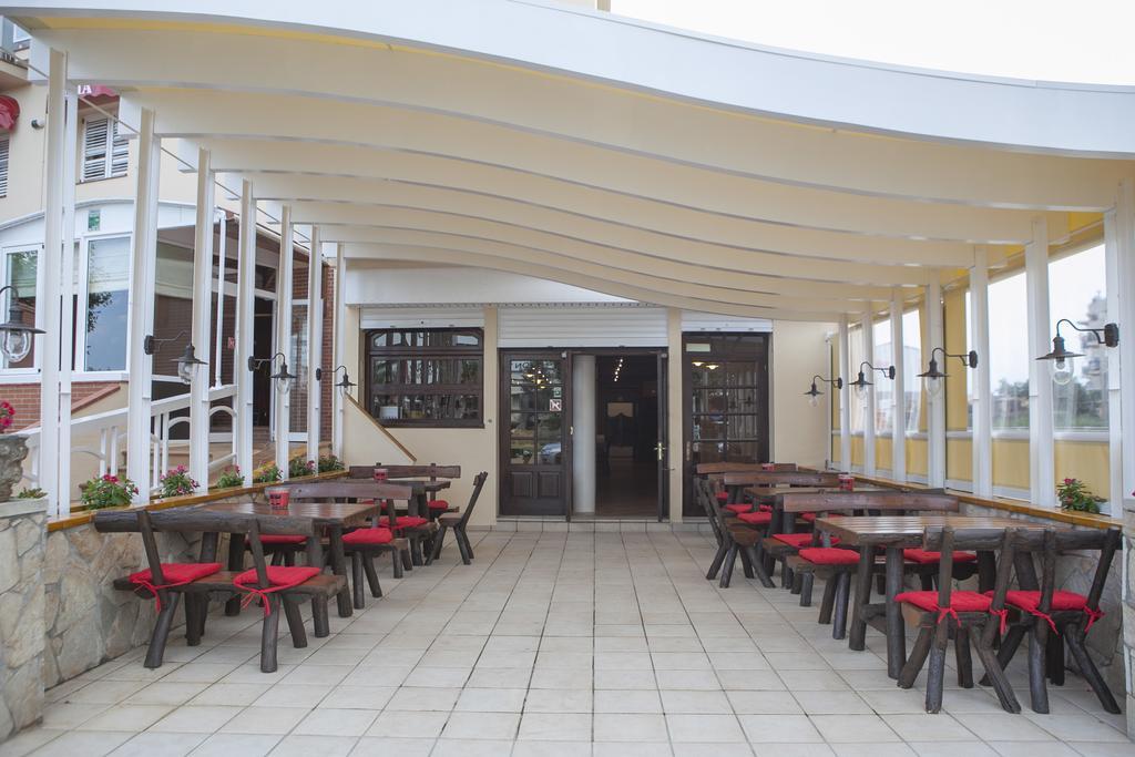 Hotel Silvia Empuriabrava Exteriör bild